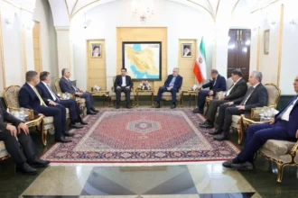 مستشار الأمن القومي العراقي قاسم الأعرجي رفقة وفد أمني رفيع في العاصمة الإيرانية طهران.