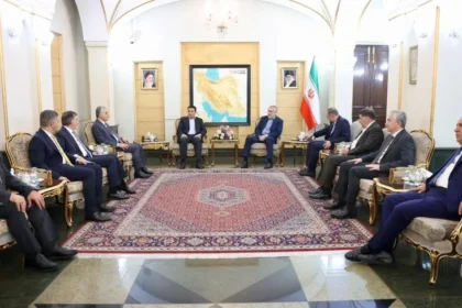 مستشار الأمن القومي العراقي قاسم الأعرجي رفقة وفد أمني رفيع في العاصمة الإيرانية طهران.