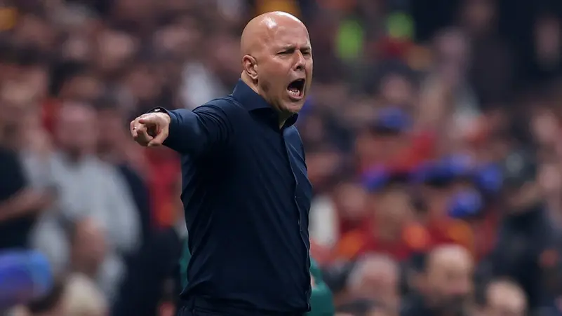 الهولندي أرني سلوت مدرب ليفربول الإنجليزي