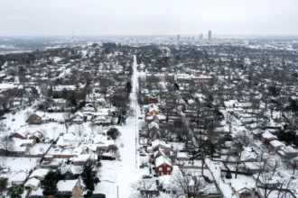 عواصف تشل أميركا