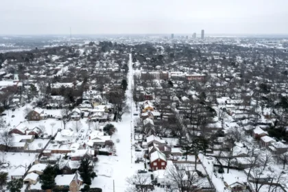 عواصف تشل أميركا