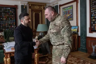 زيلينسكي يفاجئ كييف بإقالة رئيس الأمن الوطني