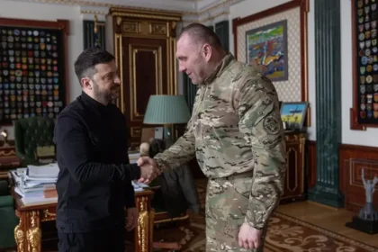 زيلينسكي يفاجئ كييف بإقالة رئيس الأمن الوطني