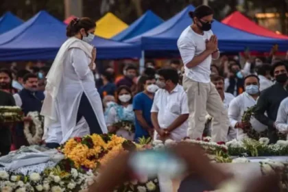 معمّرة تعود للحياة أثناء تشييعها