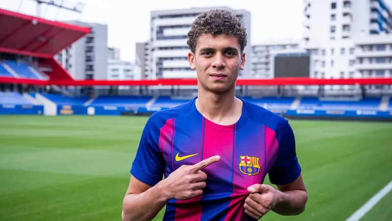 رغم الإبهار… المصري حمزة عبدالكريم ينتظر شهرين للظهور مع برشلونة