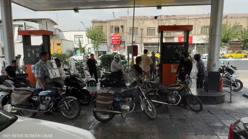 ازدحام أمام محطات الوقود في إيران