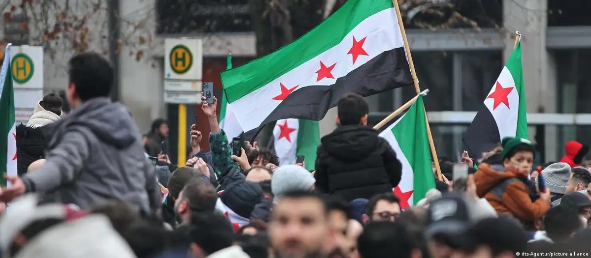 لاجئون سوريون في ألمانيا يرفعون العلم السوري