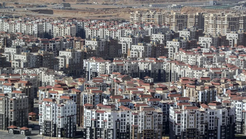 بنايات سكنية في العاصمة الإدارية الجديدة شرق القاهرة، مصر (صورة ملتقطة في 8 مارس 2021) - المصدر: بلومبرغ