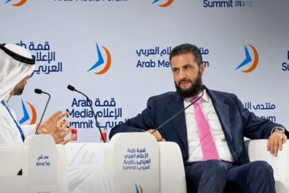 رئيس المرحلة الانتقالية أحمد الشرع في قمة الإعلام العربي بدبي