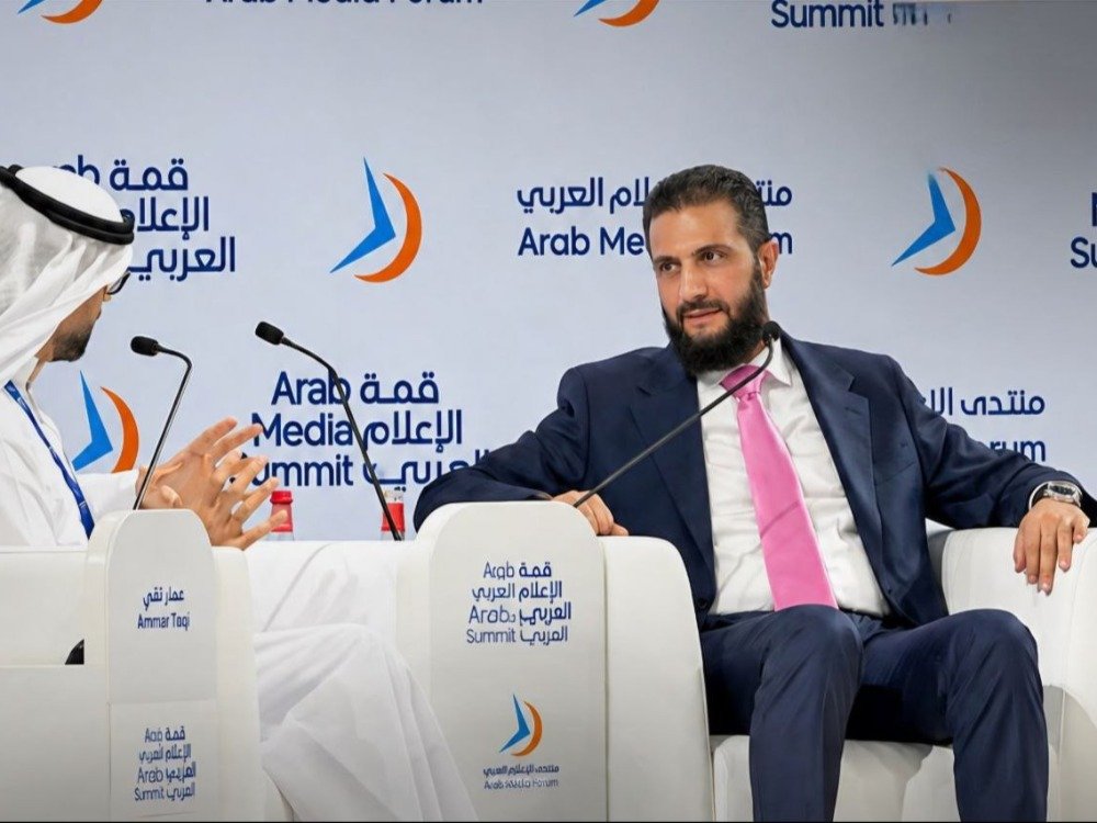 رئيس المرحلة الانتقالية أحمد الشرع في قمة الإعلام العربي بدبي