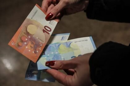 ميزانية عام 2027 ستؤثر في جيوب الأسر - حقوق النشر AP Photo