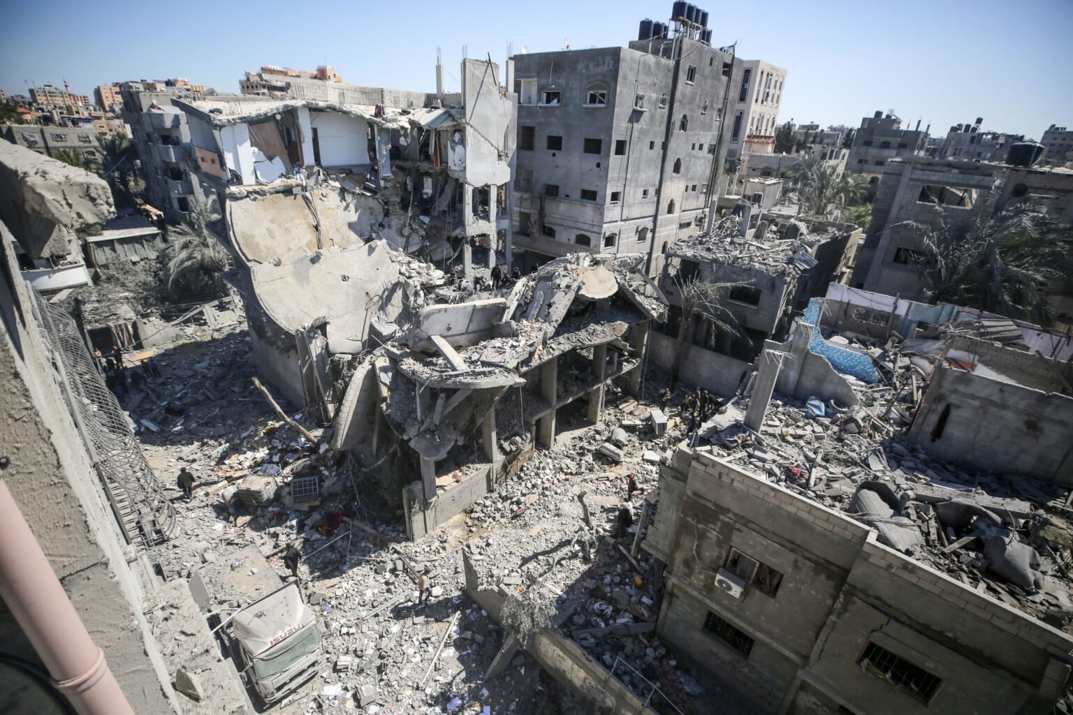 حجم الدمار الهائل الذي طال البنية التحتية في غزة.