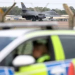 قاذفة قنابل من طراز "بي-1 بي لانسر" في قاعدة "فيرفورد" الجوية التابعة لسلاح الجو الملكي البريطاني